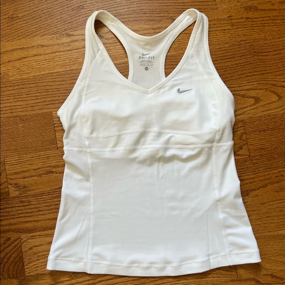 Nike |White Workout Top | MEDIUM w/ built in Bra | never worn | smoke free home